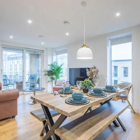 Luxe Cambridge Station Flat With Terrace Apartment Exterior photo