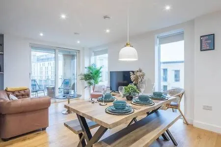 Luxe Cambridge Station Flat With Terrace Apartment Exterior photo