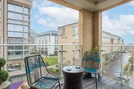 Luxe Cambridge Station Flat With Terrace