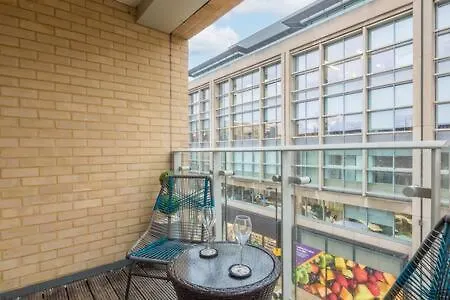 Luxe Cambridge Station Flat With Terrace