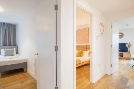 Luxe Station Flat With Terrace