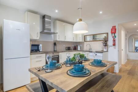 Apartamento Luxe Station Flat With Terrace
