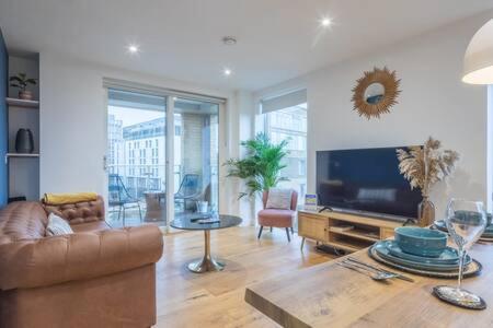 Luxe Station Flat With Terrace